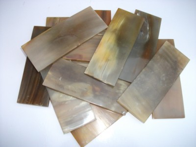 สีขาวนม