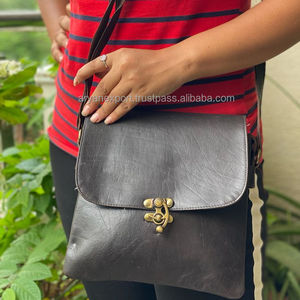 Bandolera de piel auténtica hecha a mano para mujer - Product Image 2