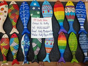 Forme de poisson en bois de style moderne artisanat d'art décoratif suspendu en bois sculpté poisson fabriqué au Vietnam fait à la main poisson en bois décoratif - Product Image 5