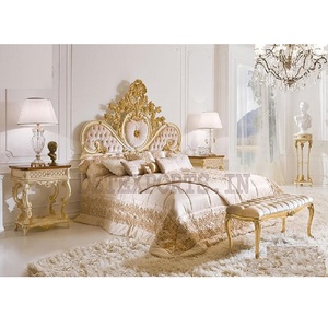 Muebles de Dormitorio Modernos de Madera de Teca Tallada a Mano de Lujo, Cama Queen Size de Diseño, Mesitas de Noche - Product Image 1