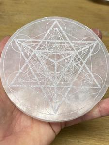 Posavasos de selenita de alta calidad, símbolos Merkaba Metatron, disco de carga grabado, posavasos de cristal redondo para bebidas con soporte de café - Product Image 3