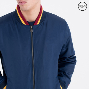 Chaqueta de vuelo de bombardero de nailon para hombre con logotipo personalizado para invierno abrigo fino impermeable de otoño con logotipo frontal - Product Image 3