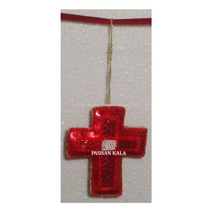 Ornement de Noël en forme de croix à suspendre - Product Image 1
