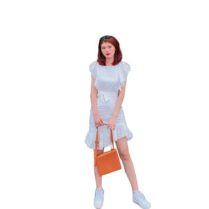 ชุดเดรสสีขาวแบบลำลองสำหรับเด็กผู้หญิงเดรสแขนกุดลายดอกไม้มีระบายมีซิปซักได้สำหรับผู้หญิงจากเวียดนาม OEM - Product Image 1