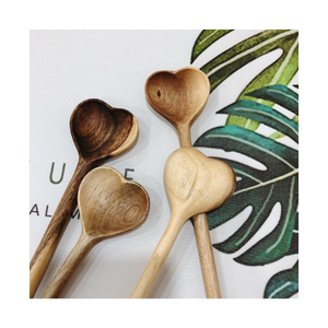 Cuillère à thé décorative en bois, forme de cœur fait à base de bois rouge naturel, bois d'acacia au Vietnam, - Product Image 3
