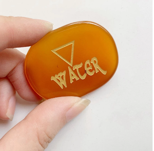 หินโมราสีแดงคาร์เนเลียน4ชิ้น,สัญลักษณ์ธาตุไฟในน้ำสลักหินปาล์ม - Product Image 1