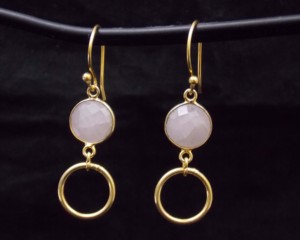 Boucles d'oreilles en argent sterling fait à la main avec pierres précieuses en quartz rose plaqué or nouveau design en forme de cerceau bijoux à la mode pour les fêtes de mariage - Product Image 3