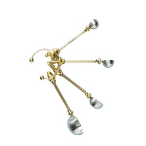 Taza Medidora de Acero Chapado en Oro de Alta Calidad con Mango de Madera de Acacia Ecológico, Utensilios de Cocina, Regalo Perfecto para Navidad - Product Image 3