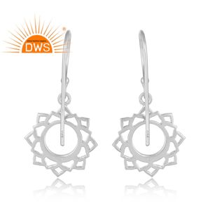 Boucles d'oreilles Vishuddha Chakra Design en argent uni fabricant de bijoux pour femmes boucles d'oreilles en argent 925 pour femmes cadeau pour elle - Product Image 3