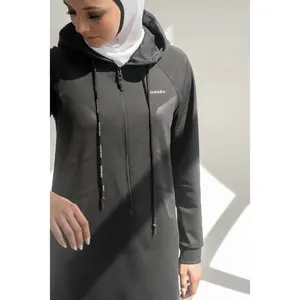 Tunique allongée en tissu extra extensible noir avec une capuche Jogging Suit Modeste Fashion Islamic Style Sportwear - Product Image 1