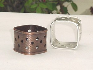 Handmade Elegant Ribbed Brass Napkin Ring Holder Eco-Friendly Antique Brass All-Season Metal <b>Table</b> Decor Dining Party Weddings - Product Image 3