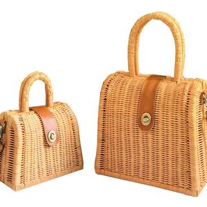 Bolso de mimbre de alta calidad con asa y correa para el hombro - Product Image 1