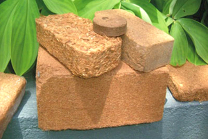 Blocs de coco 5 kg fabriqués à partir de tourbe de coco compressée pure à 100 %, avec divers rapports de tourbe, de copeaux de coco et de fibres - Product Image 4