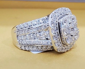 Bague pour homme en or 10 carats avec diamant Hip Hop Halo de forme coussin au design exclusif - Product Image 1