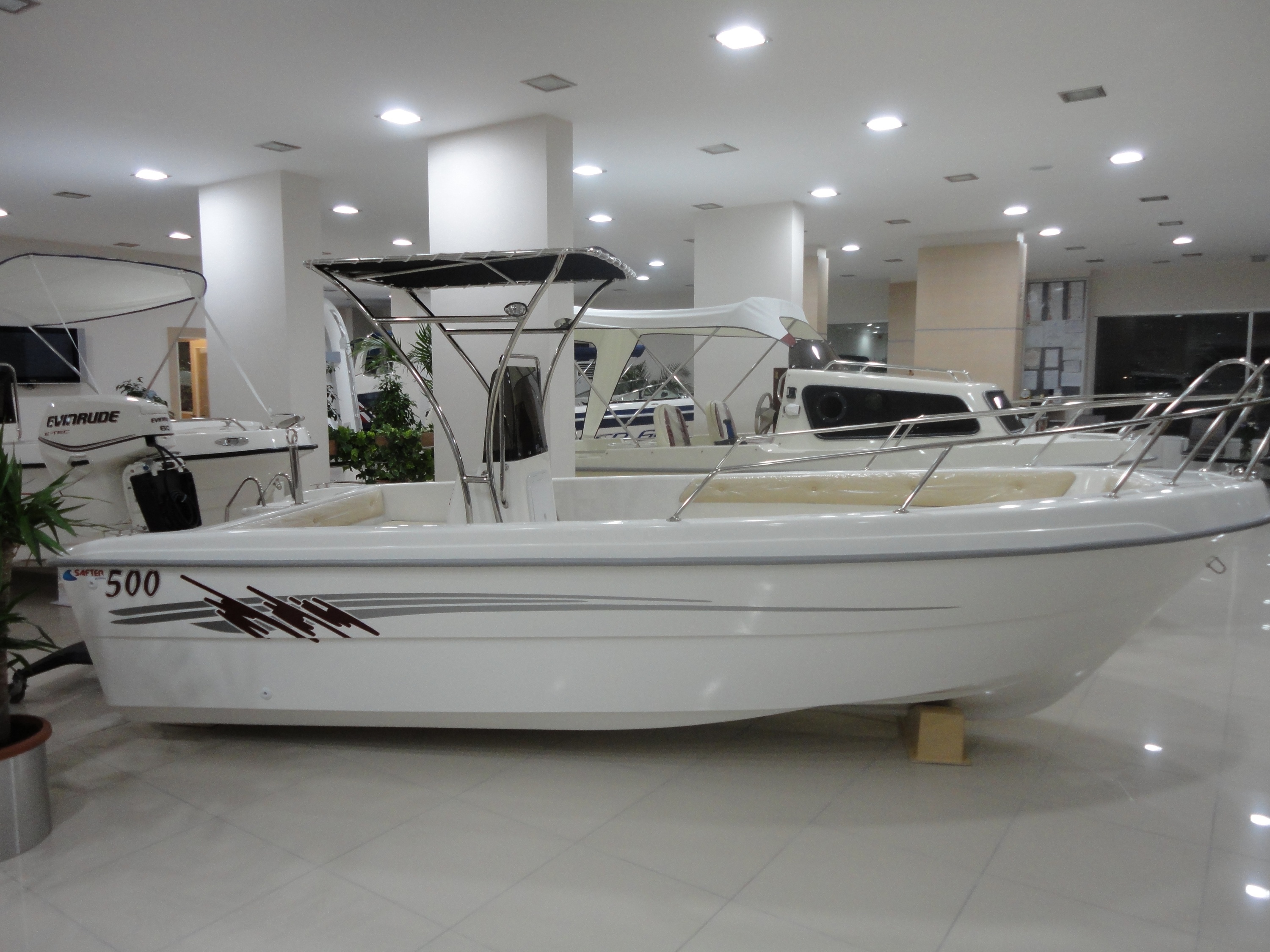 SAFTER MARINE Fiberglass Boat for Entertainment, Diving & Fishing