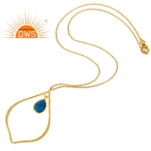 Collar de plata chapado en oro de 18 quilates de diseño tradicional Colgante de piedras preciosas de Calcedonia azul Joyería Colección clásica - Product Image 3