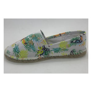 2021 dernières espadrilles traditionnelles pour femmes sans lacet fleur impression toile chaussures plates conception légère et attrayante pour l'été - Product Image 1