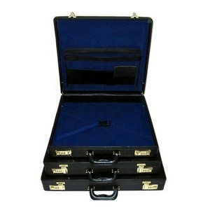 Estuche rígido de cuero suave magnético personalizado para delantal masónico con lentejuelas bordadas y distintivo cosido - Product Image 3
