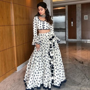 Lehenga Choli Dupatta en Soie Rayonne Imprimée avec Broderies de Pierres, Design Moderne Multicolore, Lavable, Tenue de Mariage, Prix Bas, Style Ethnique - Product Image 1