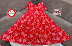 ชุดเดรสยาวผ้าจอร์เจียต์พิมพ์ลายดอกไม้  ชุดพิเศษสำหรับวันวาเลนไทน์สำหรับผู้หญิง นำเสนอโดยรอยัล เอ็กซ์ปอร์ต - Product Image 2