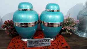 Urna de cremación de latón estándar negra de BRASSWORLD INDIA Funeral Supplies - Product Image 3