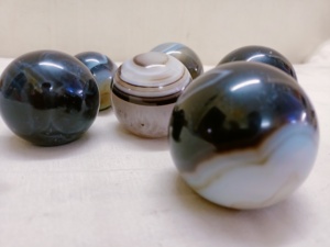 Billes en pierre d'agate faite sur mesure, plusieurs tailles à partir de 1 pouce, idéal pour les décorations intérieures et pour les magasins fournitures hydrologiques - Product Image 5