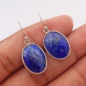 Pendientes colgantes de plata de ley 925 con diseño deslumbrante, piedra preciosa de lapislázuli con corte a cuadros, forma ovalada, proveedor de joyería fina al por mayor para mujer - Product Image 2