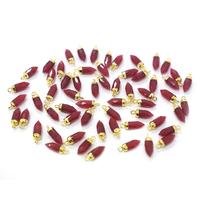 Pendentif en quartz rubis 16-18 mm, forme de petit pointeau facetté, en laiton plaqué or 18 carats avec attache pour la fabrication de bijoux