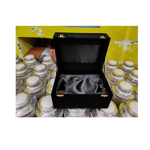 Urna funeraria de latón de estilo americano con caja de terciopelo Suministros funerarios de Brassworld India Metal duradero para adultos - Product Image 1