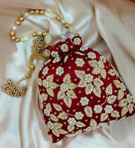 NEW---TRENDY--POTLI-BAG AVEC BEAUTIFUL---ZARI BRODERIE TRAVAIL ON--BAGS POUR la PARTIE et DE MARIAGE @ 2021 - Product Image 1