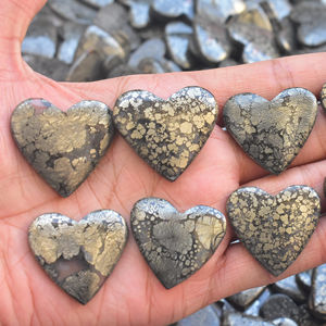 Cabujones de piedra preciosa en forma de corazón de marcasita, cabujones de pirita Apache, pirita, pirita, marcasita, Reiki, venta al por mayor - Product Image 1