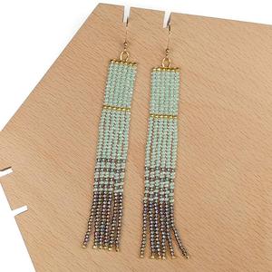   Pendientes Largos de Borla con Cuentas de Colores Verde Claro Hechos a Mano - Product Image 1