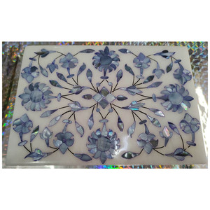 Caja Decorativa de Mármol Hecha a Mano con Incrustaciones de Nácar Imitación Antigua con Tema Floral, Procedente de la India - Product Image 1