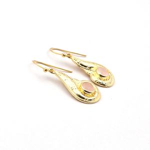 ต่างหูแบบห้อยรูปตะขอหินควอตซ์สีชมพูเครื่องประดับทองเหลืองชุบทองทำมือสำหรับผู้หญิง - Product Image 2