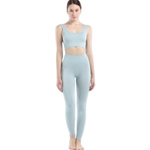 Ropa de gimnasio de alta calidad con logotipo personalizado OEM Conjunto de yoga y fitness para mujer Patrón sólido Tallas grandes - Product Image 3