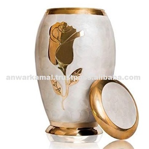 Vente en gros, Design de fleur en argent gravé, urinoir funérailles en laiton bleu pour cendres - Product Image 6