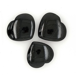 Cristal en forma de corazón de turmalina negra | Piedra pulida natural para limpieza energética y decoración Feng Shui - Product Image 1