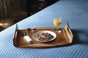 Bandeja de servir de madera con asa y acabado pulido para uso doméstico - Product Image 5
