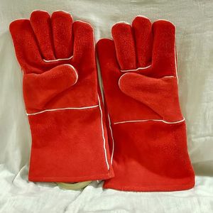 Gants de soudage fendus de vache haute température de 35cm Gants de travail en cuir rouge pour la protection des mains et des bras Gants de sécurité résistants à la chaleur - Product Image 6