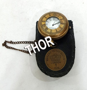 1920 in ottone antico <span class=keywords><strong>Queen</strong></span> London Makers orologio digitale da tavolo in ottone lucido decorativo catena orologio da tasca con scatola in pelle - Product Image 2