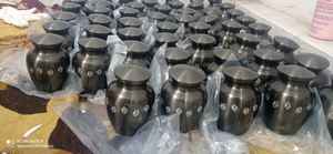 Urne de crémation en laiton noir avec patte en argent pour animaux de compagnie, fournitures commémoratives, cuivworld inde - Product Image 6