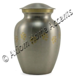 Urna de cremación de mascotas de latón macizo indio, Color azul con patas de latón grabadas, urna de funeral para cenizas de mascotas por acentos Axiom para el hogar - Product Image 6