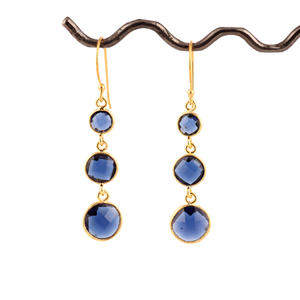 Boucles d'oreilles pendantes à trois pierres précieuses, coupe ronde, iolite, quartz bleu, boucles d'oreilles faites à la main, sertissage en or 18 carats, légères - Product Image 1