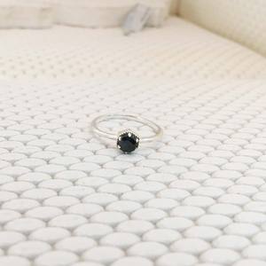แหวนพลอยโอนิกซ์สีดำธรรมชาติ925เงินสเตอร์ลิงทำด้วยมือขายส่ง - Product Image 1