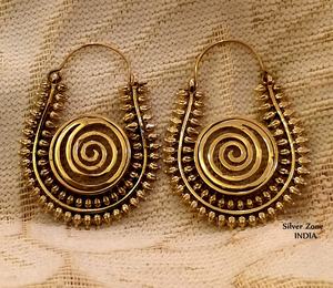 ต่างหูทองเหลืองห่วงโทนสีทองสไตล์โบฮีเมียนทำด้วยมือของขวัญดีไซน์เกลียวทางศาสนาสำหรับผู้หญิง - Product Image 2