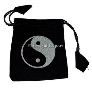 กระเป๋าผ้ากำมะหยี่สีดำพิมพ์ลายหยิงหยาง - Product Image 1