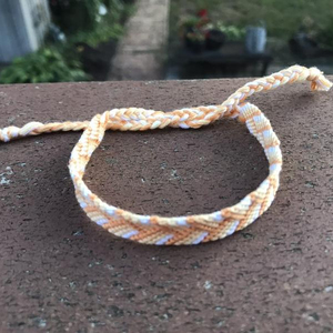 สร้อยข้อมือมิตรภาพแบบถักคุณภาพพรีเมียม - Product Image 1