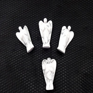 Pierre précieuse faite à la main de 2 pouces cristal d'ange sculpté Howlite naturelle pierre semi-précieuse style chakra pierre précieuse de guérison pour la vente en gros - Product Image 1