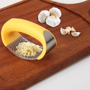 OEM cocina Gadget Rocker ajo trituradora <span class=keywords><strong>exprimidor</strong></span> 18/8 Acero inoxidable ajo prensa con mango - Product Image 5