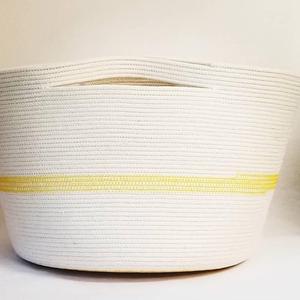 Panier en corde décoratif fait main en coton, magnifiquement conçu, simple et élégant, idéal pour la maison et comme cadeau. - Product Image 1